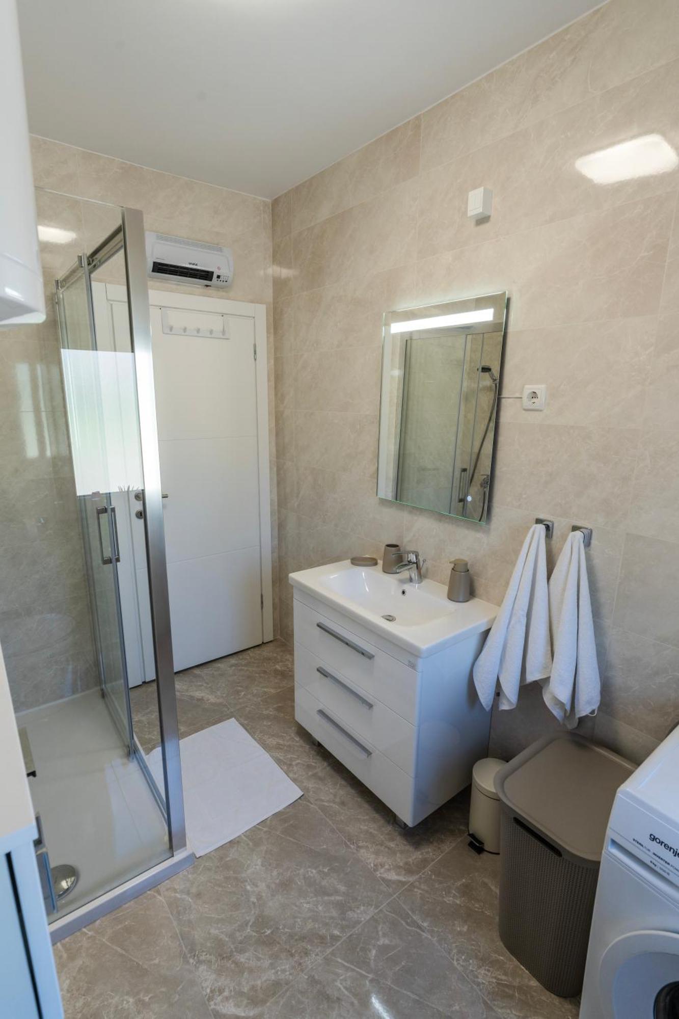 Lusi Apartment Otocac Ngoại thất bức ảnh